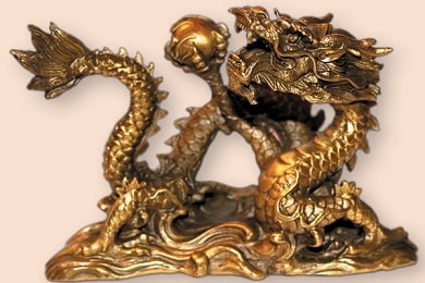 Талисман фэн-шуй – дракон с жемчужиной